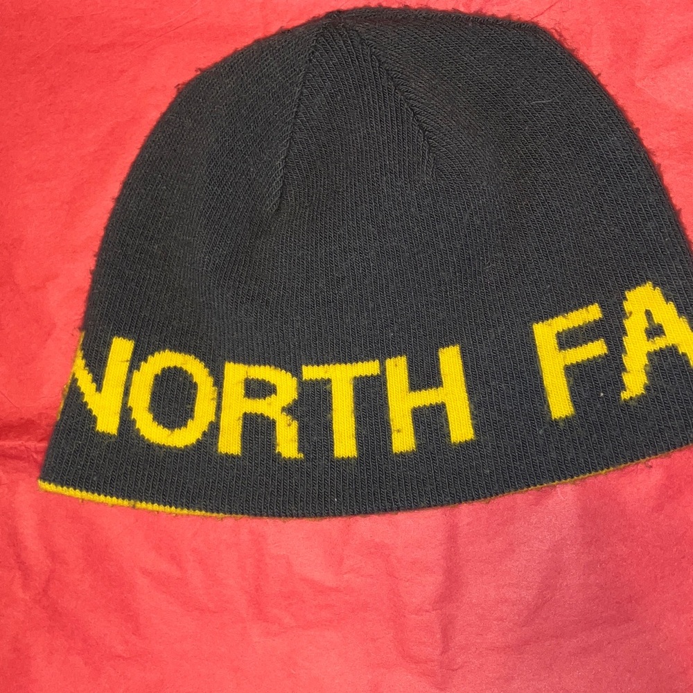 The North Face Kids REVERSIBLE Bright Yellow Beanie w Gray / Yellow on Reverse - Picture 5 of 5